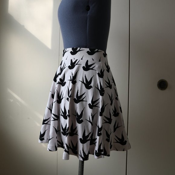 H&M Bird Patterned Circle Skirt - Picture 2 of 10